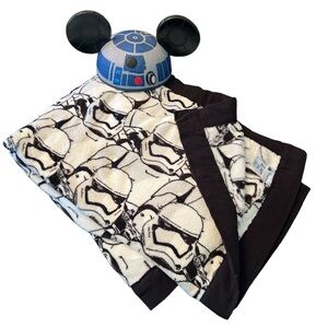 Disney Parks Stars Wars Star Trooper fuzzy Blanket free R2D2 Mickey Mouse Ears